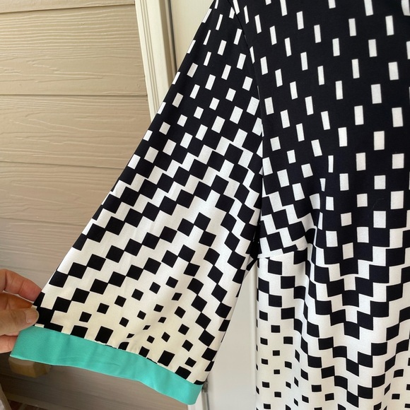 Signature Camryn Monochrome Dress - Picture 3 of 4